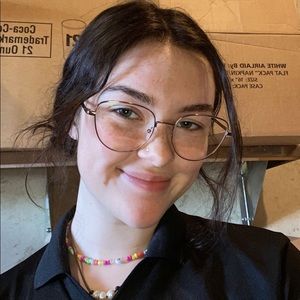 Meet your Posher, Abigail